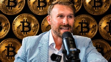 Photo of Аналитик Bloomberg: «Индивидуальные инвесторы бегут от биткоина, Уолл-стрит тайно накапливает BTC»