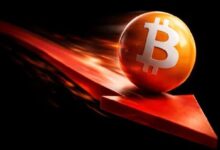 Photo of Биткоину грозит падение до 55 000 долларов, в то время как аналитик подтверждает прогноз в 100 000 долларов