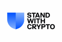 Photo of Stand With Crypto, поддерживаемая Coinbase, призывает проводить кампанию против банков, блокирующих операции с цифровыми активами