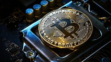 Photo of Доходы майнеров биткоина упали до рекордного минимума: удержится ли BTC выше $60 000?