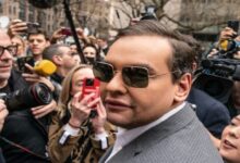 Photo of Джордж Сантос с большим шумом анонсировал свое участие в заседании по поводу положения дел в стране, а потом поспорил, что не появится там