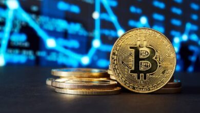 Photo of Биткоин продолжает удерживаться около $65,000, несмотря на падение акций ИИ
