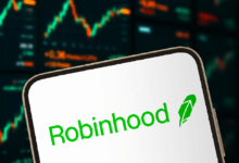 Photo of По данным Coinfello, ИИ-агенты могут обойти ограничения Robinhood на токены акций