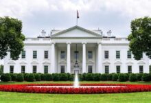 Photo of Трамп принимает в Белом доме руководителей ведущих криптовалютных компаний на фоне обсуждения в США возможности покупки биткоинов